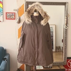 Theory quilted nylon cape with a hood. Size Small Olive green/brown color